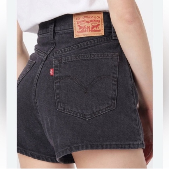 Levi's Black Jean Shorts High-Waisted Snug Fit - Picture 1 of 8